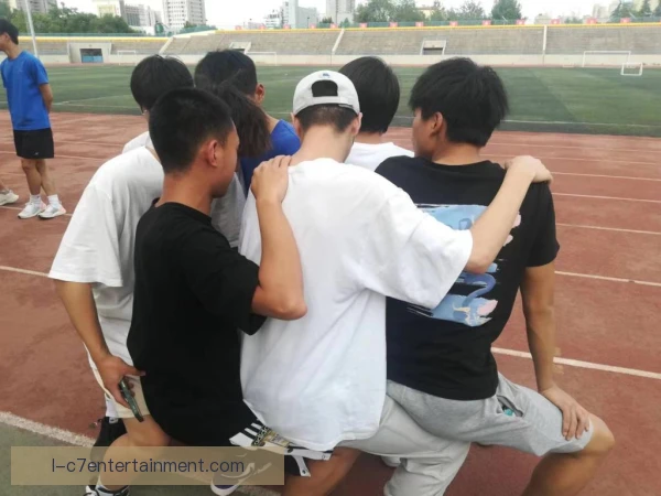 男子团体情景模拟训练，实战磨合提升协作应变能力